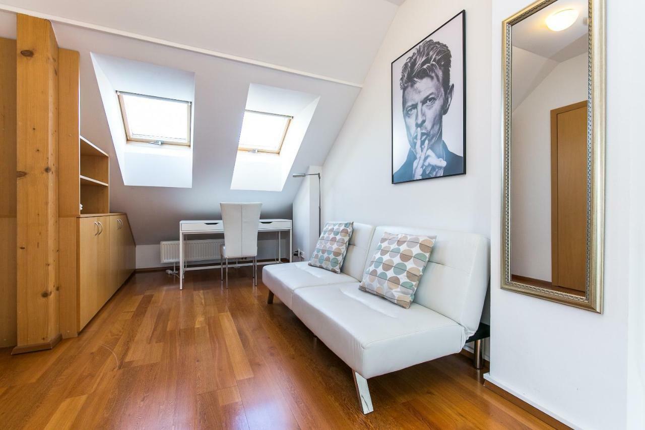 Attic Apartment By Wenceslas Square Praga Exterior foto